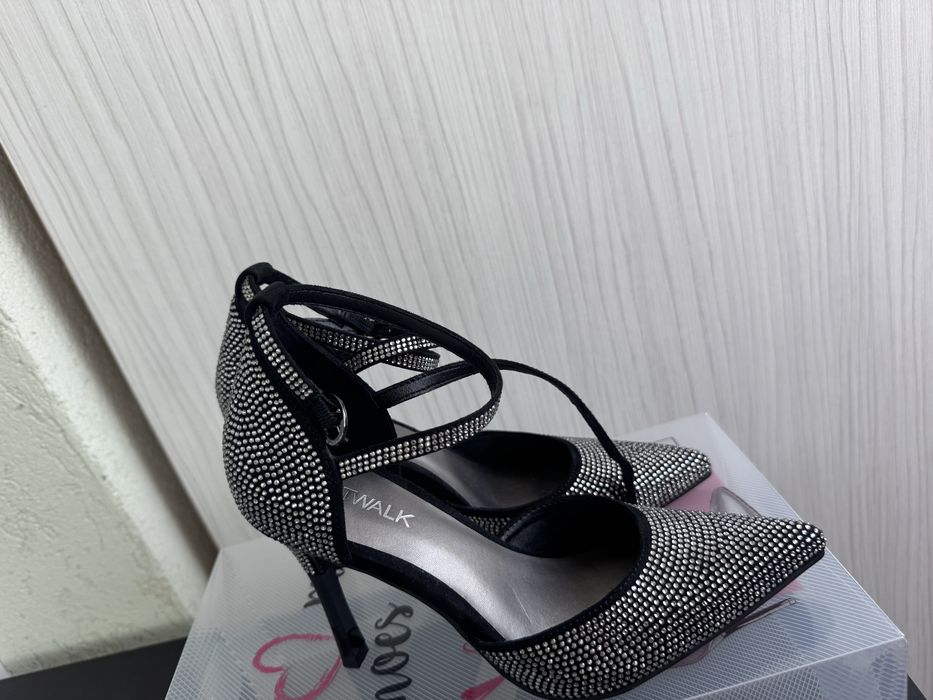 Vand pantofi eleganti
