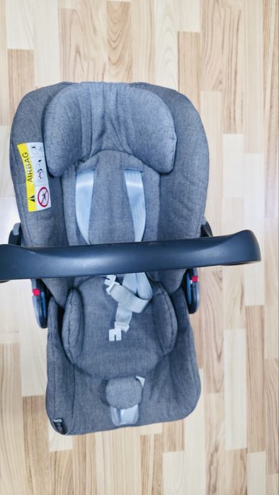 Vand Scoică auto Cybex Cloud Q tip pat, cu inserție pentru nou-născut.
