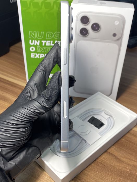 iPhone 17 Pro Max • 256 GB • Silver