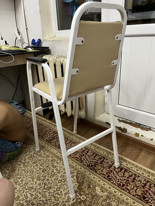 Стул высокий три штуки