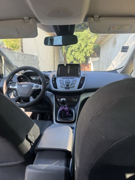 Masina Ford C-Max