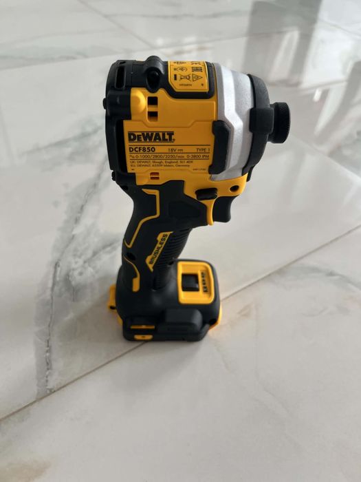 DeWalt DCF850 XR 18V Nouă, Nefolosită, 205 Nm
