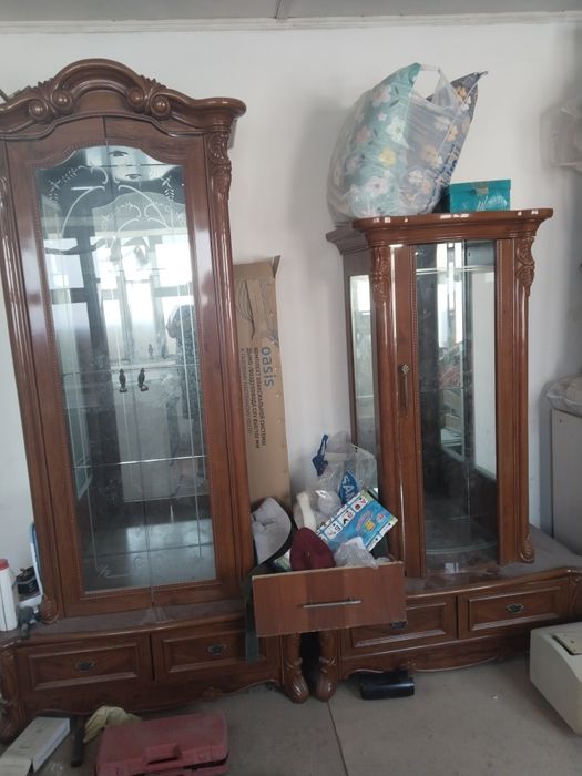 Мебель горка в средним состояние