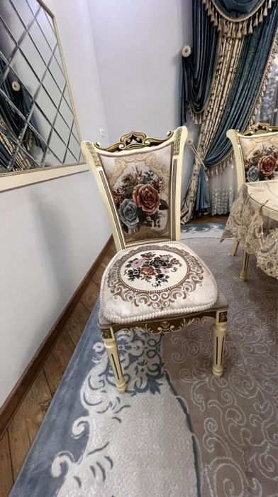 продам стол в хорошем состояний