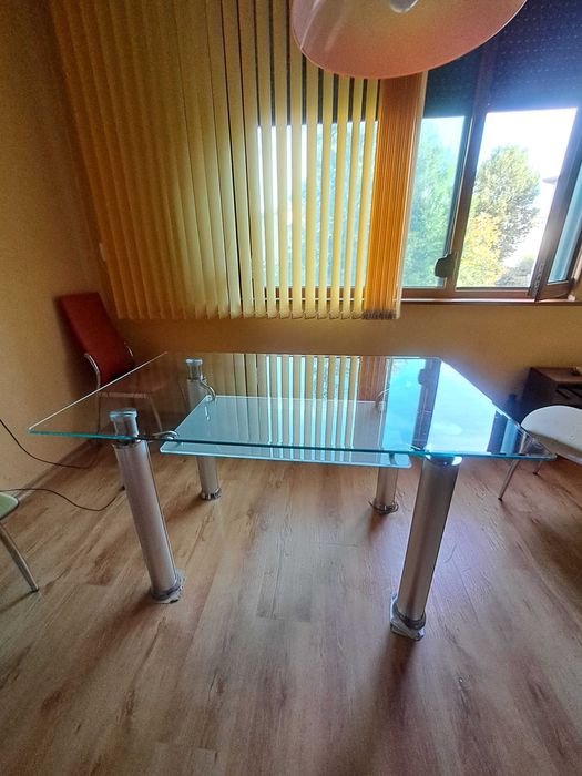 Трапезна  маса стъклена