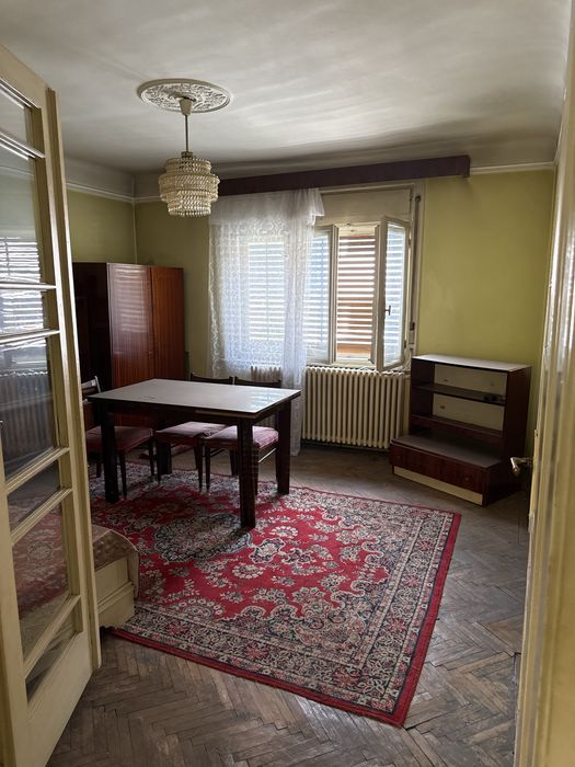 Casă de vânzare în zonă centrală – 3 apartamente cu CF separat – ideală pentru investiție