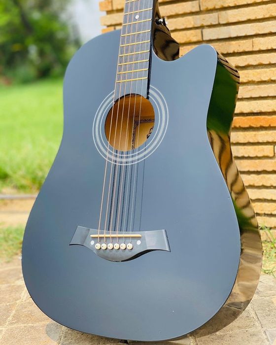 Новая акустическая гитара