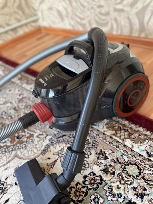 Пылесос Bosch BGS2UPWER3