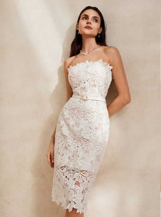 Бяла дантелена рокля М размер