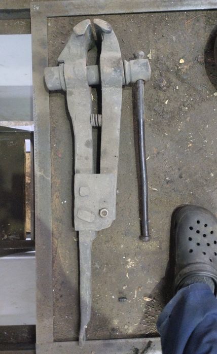 Тиски кузнечные.