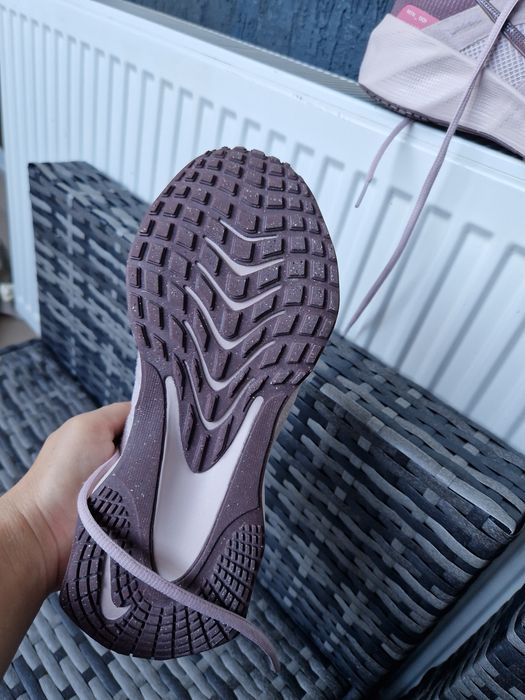 Vand adidasi Nike noi