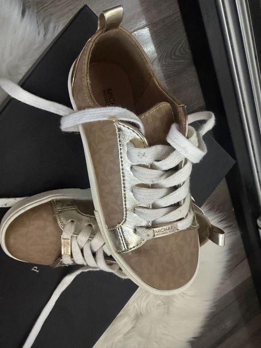 Vand sandale si adidadi de copii originale !