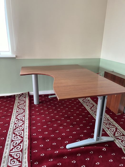 Продается стол в хорошем состояние