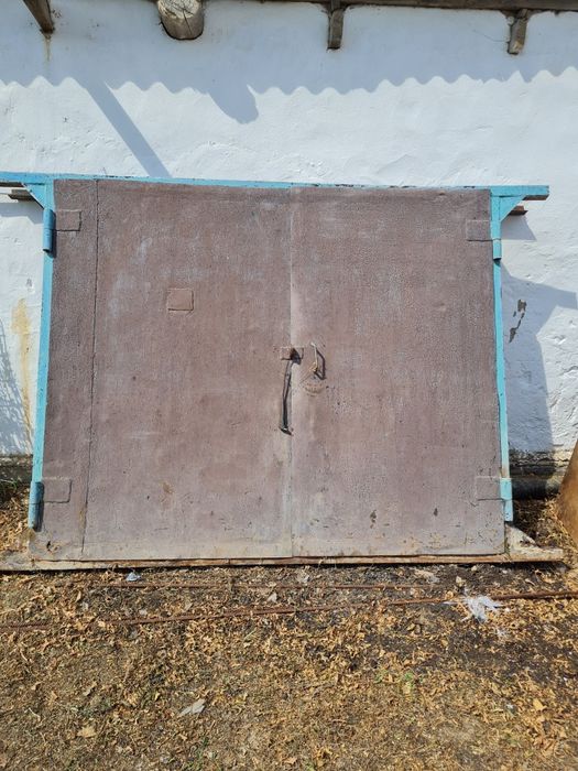 Ворота на гараж.