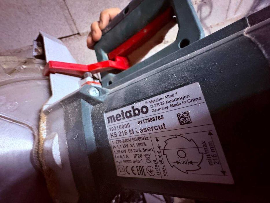 Пила торцовочная Metabo KS 216 M