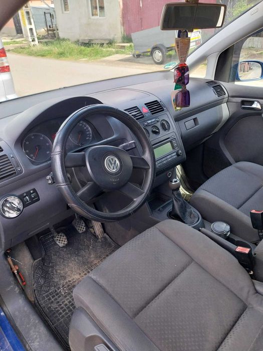 VOLKSWAGEN Touran 2004 — imagine 3