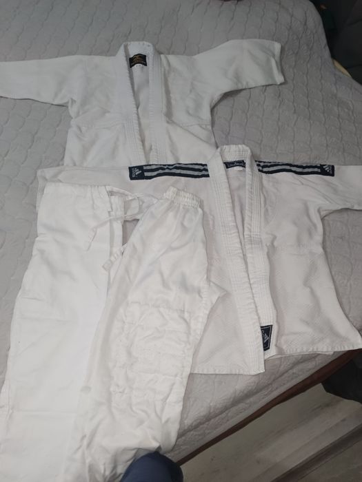 Продам 2 кимоно детские