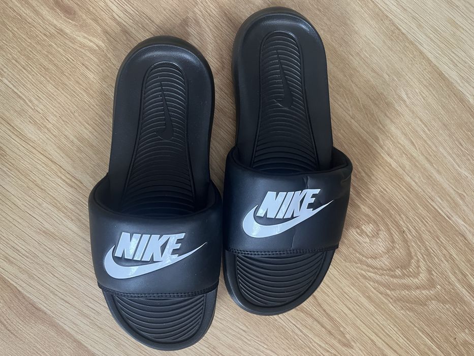 Нови дамски джапанки Nike