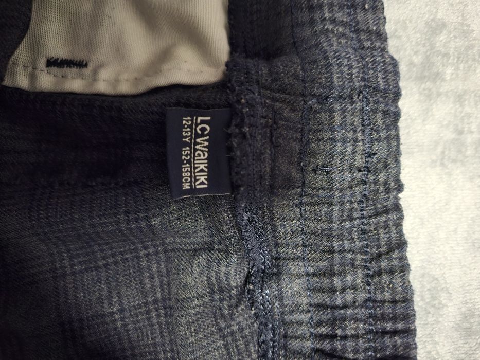 2 perechi de pantaloni pătați