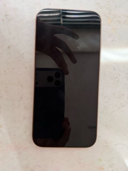 Iphone 16 pro max экранда паласа билан