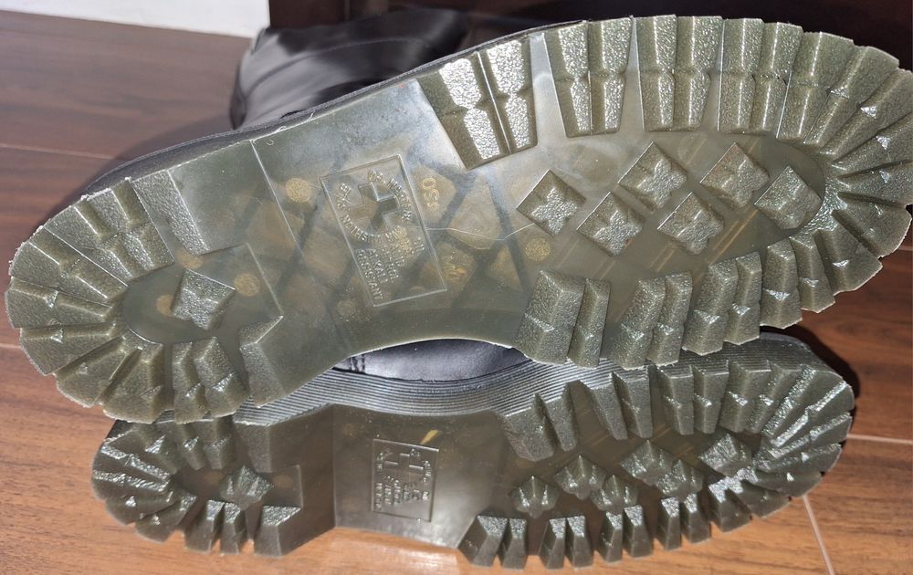 Cizme Dr. Martens noi