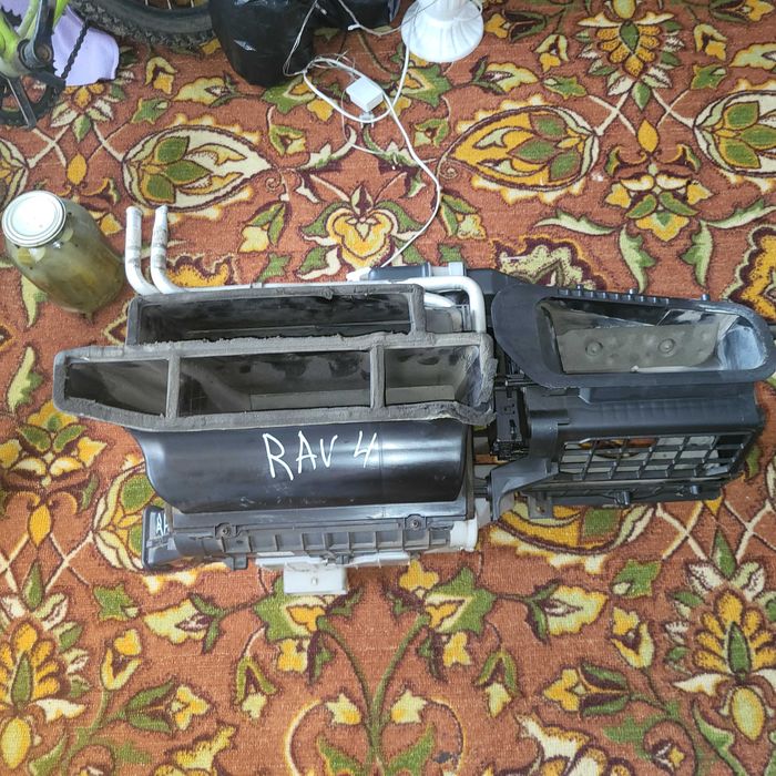 Корпус печки тоета рав 4