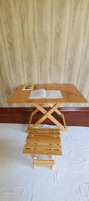 Парта для школьников.