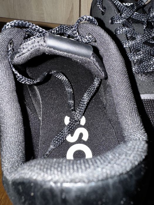 Продам кроссови Вoss