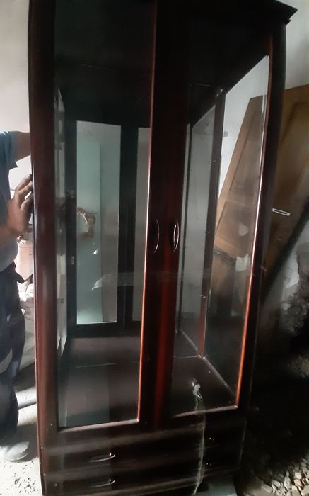 Продаю сервант для посуды