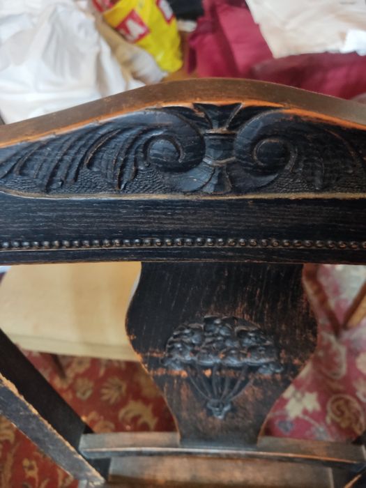 Стара маса със столове