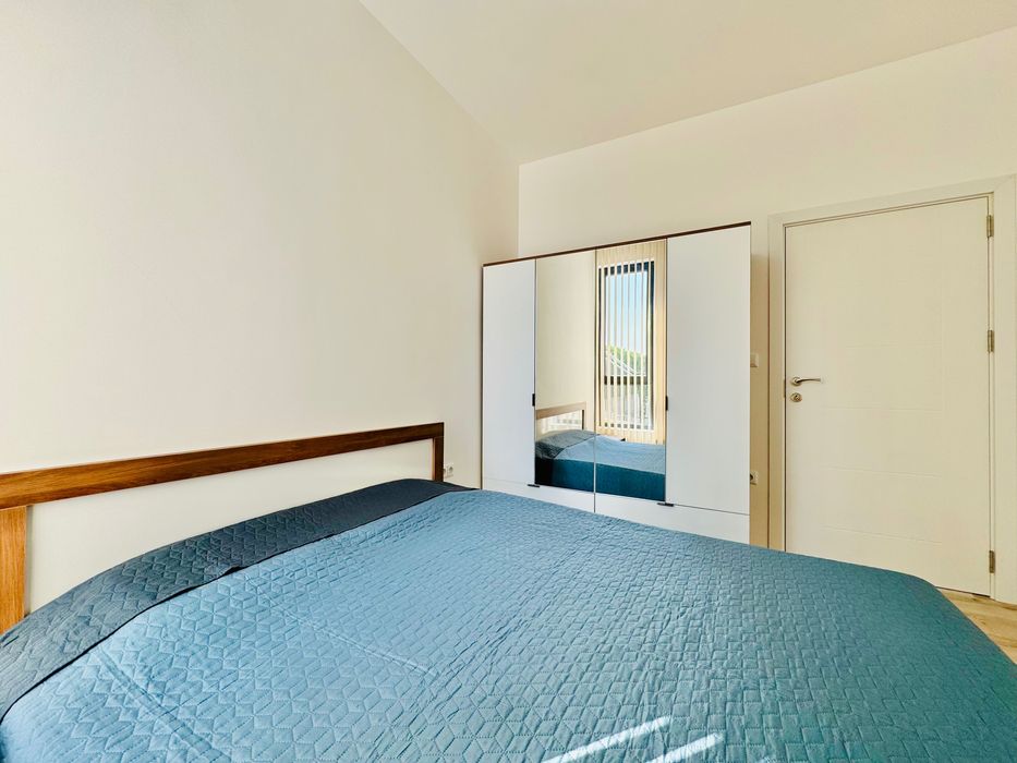 ЧИСТО НОВ обзаведен апартамент с двор и включено паркомясто в цената