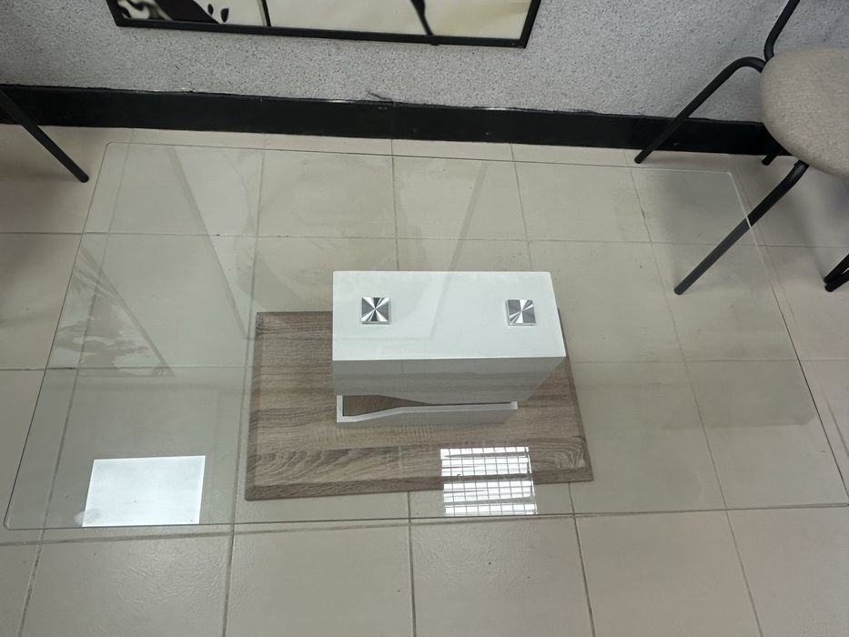 Стъклена холна маса