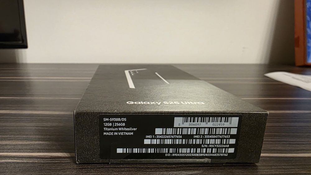Vand S25 Ultra Titanium  WhiteSilver 256 Gb ,12 Gb Ram cu garantie emag pana 09.2027