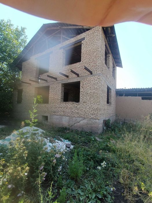 Бўстонлиқ туманида 8 сотих ер сотилади! Срочно келишилади маклерларсиз