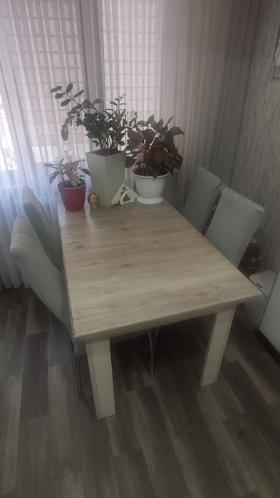 Продам кухонный стол с стульями