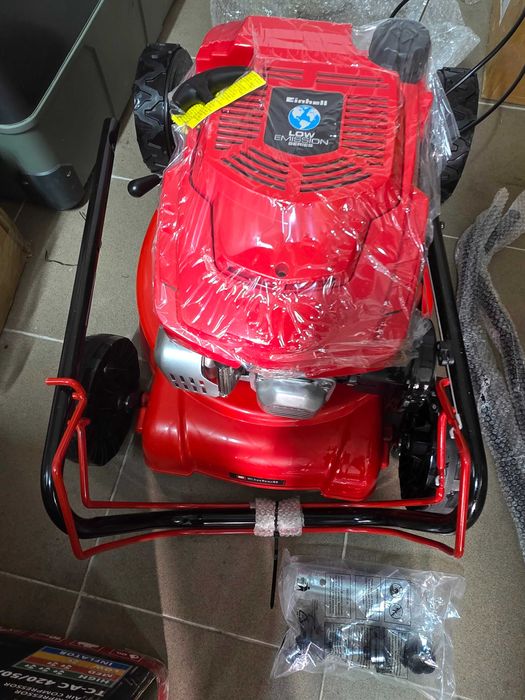 Masina de tuns iarba Einhell GC-PM 402 cu motor termic