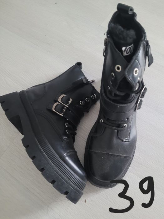 De vânzare ghete dama 45lei bucata