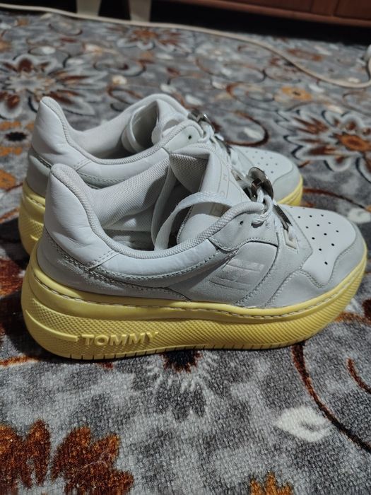 Adidași Tommy Hilfiger