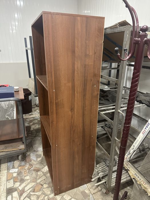 Продаю Комплект мебели для офиса/дома: стол, тумба, стеллаж