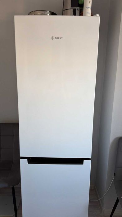 Продам холодильник Indesit