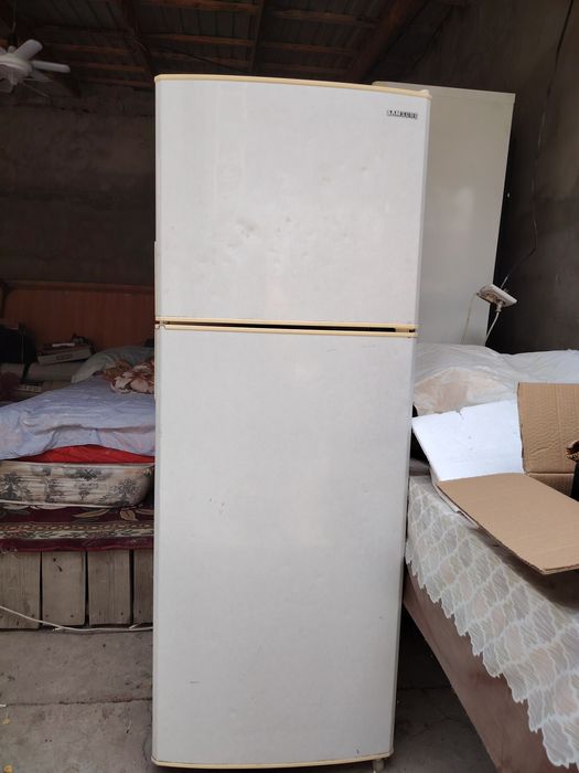 Холодильник для дома в рабочем состоянии