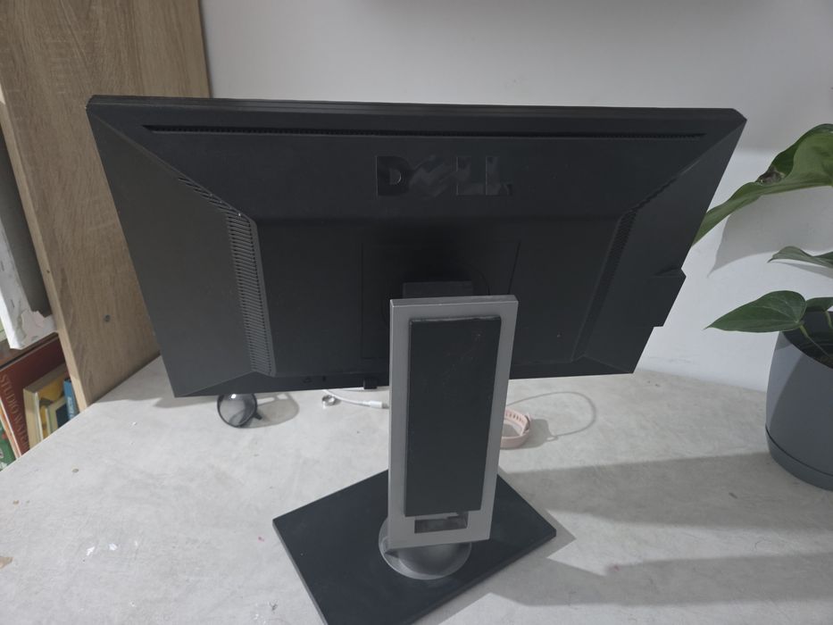 Монитор dell диагональ 51см