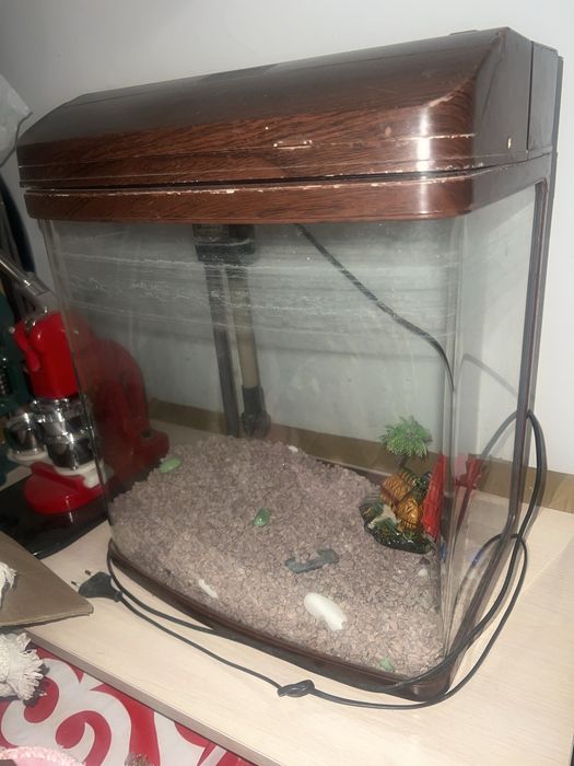 Продаю аквариум в очень хорошем состоянии.