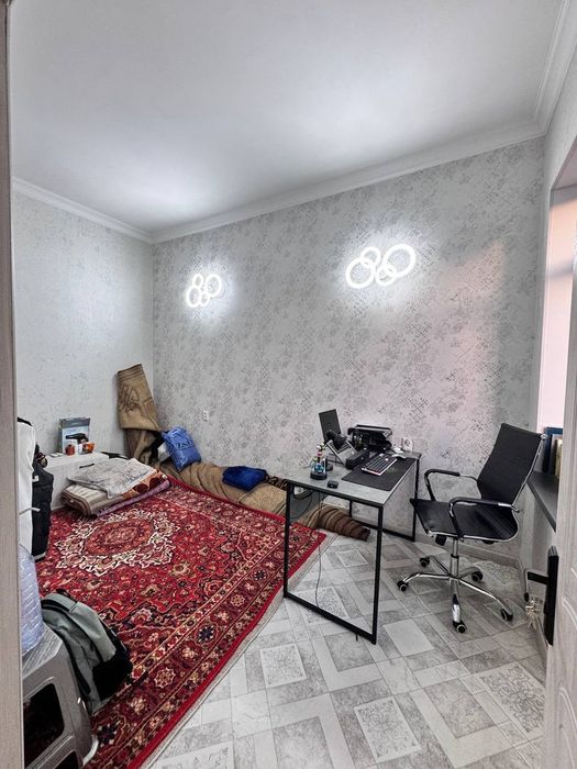 1,3 сотих,  фасад 11 метр,  2 хонали ховли сотилади