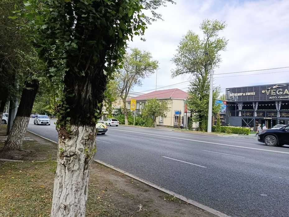 2хкомн кв в центре Абая140, 2эт