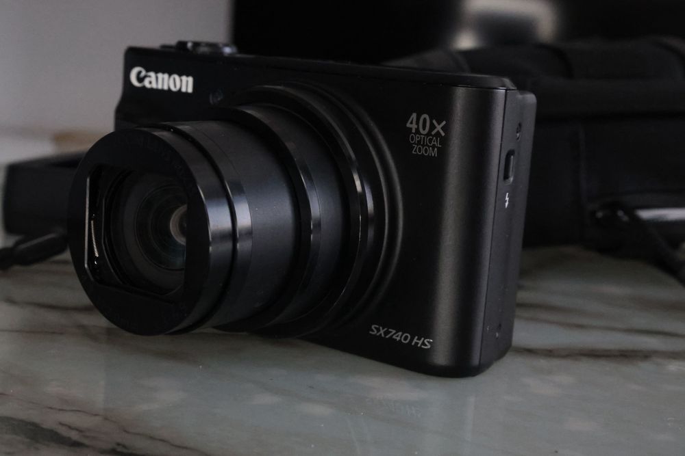 Фотоапарат Canon PowerShot SX740HS