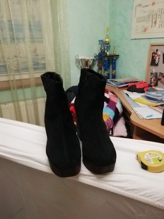 Botine piele intoarsanr. 37