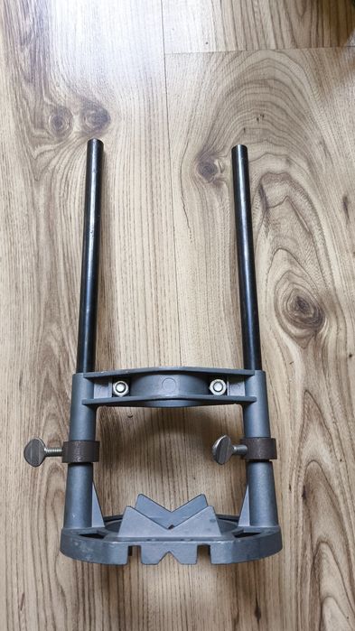 Стойка за бор машина за отвесно поробиване на отвори