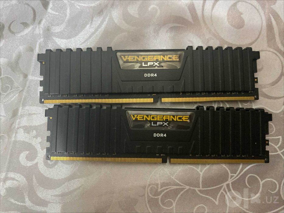 Оперативная память Corsair DDR4 3000Mhz 2x8gb