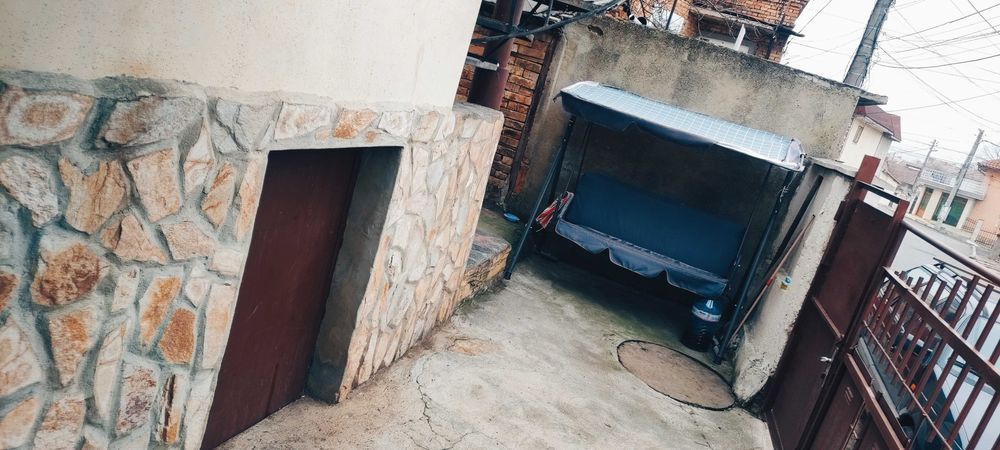 Продавам Двуетажна Тъща